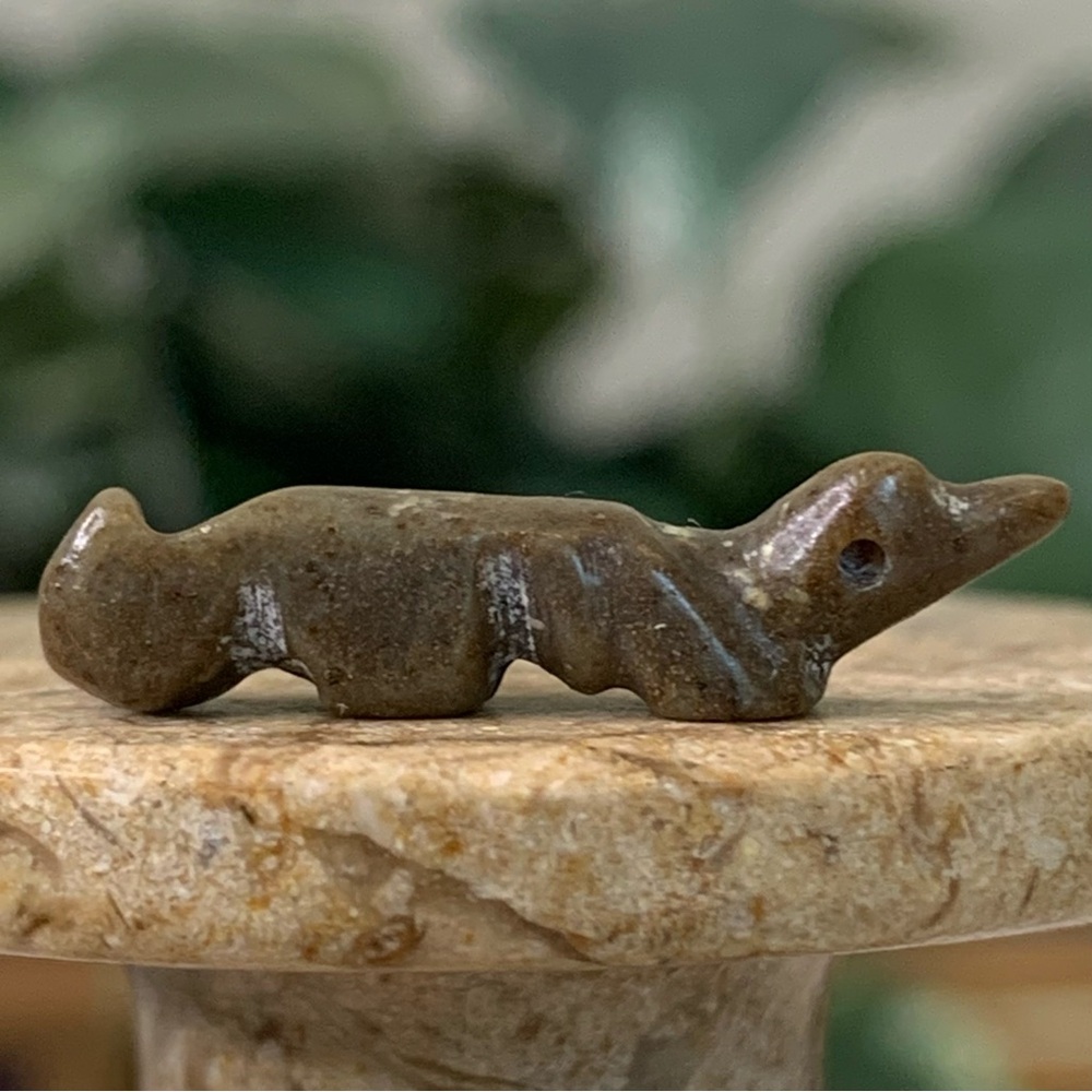 Native American Zuni Hand Carved Serpentine Otter Weasel Fetish Bead Vintage .9"